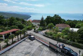 OPATIJA, POBRI-  održavana vila od 542m2 ogromnog potencijala s pogledom na more i okućnicom od 1200m2, Opatija - Okolica, بيت