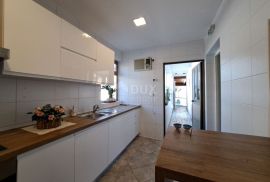 OPATIJA, POBRI-  održavana vila od 542m2 ogromnog potencijala s pogledom na more i okućnicom od 1200m2, Opatija - Okolica, بيت