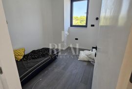 Krk, 2S+DB od 86 m2 u modernoj urbanoj vili na atraktivnoj lokaciji, Krk, Appartment