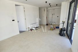 Krk, atraktivna novogradnja na odličnoj lokaciji, 3S+DB sa konobom, bazenom i dijelom okućnice, Krk, Appartment