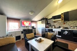 Umag-okolica, stan na TOP lokaciji 200 m od mora, Umag, Appartement