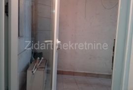 Zemun, centar, dvosoban stan od 63m2, Zemun, Wohnung