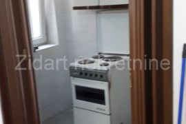 Zemun, centar, dvosoban stan od 63m2, Zemun, Wohnung