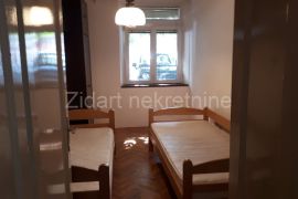 Zemun, centar, dvosoban stan od 63m2, Zemun, Wohnung