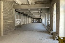 Istra, Pula najam  poslovnog prostora NKP 500 m2 u centru grada, Pula, Propriedade comercial