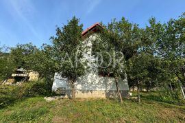 Izvor rijeke Kupe, dvije kuće za prodaju, Delnice, Haus