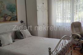 Renoviran stan u Zemunu, 70m2, 3.5, Zemun, Appartement