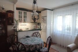 Renoviran stan u Zemunu, 70m2, 3.5, Zemun, Appartement