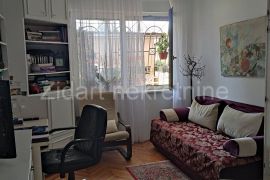 Renoviran stan u Zemunu, 70m2, 3.5, Zemun, Appartement