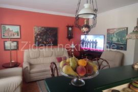 Renoviran stan u Zemunu, 70m2, 3.5, Zemun, Appartamento