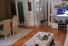 Batajnica, 4.0 dupleks, 85m2, terasa 25m2, bašta 2.5ara, Zemun, Appartamento