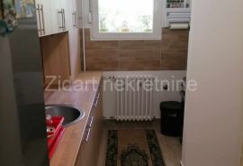 Batajnica, 4.0 dupleks, 85m2, terasa 25m2, bašta 2.5ara, Zemun, Appartamento