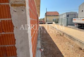 KUĆA PRIZEMNICA S DVA APARTMANA, ROHBAU, SUKOŠAN - ZADAR, Sukošan, Σπίτι