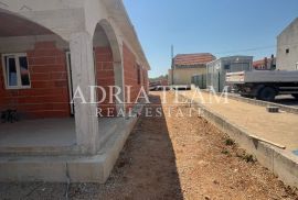 KUĆA PRIZEMNICA S DVA APARTMANA, ROHBAU, SUKOŠAN - ZADAR, Sukošan, Σπίτι