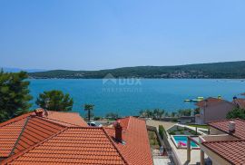 OTOK KRK, SOLINE - Apartman na dvije etaže, krovna terasa, vlastiti parking, samo 60 metara od mora, Dobrinj, Διαμέρισμα