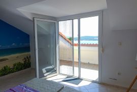 OTOK KRK, SOLINE - Apartman na dvije etaže, krovna terasa, vlastiti parking, samo 60 metara od mora, Dobrinj, Διαμέρισμα