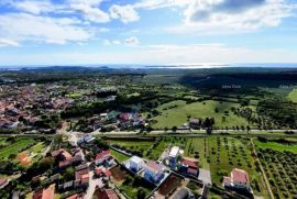 Kuća Prodajemo prekrasnu  duplex kuću sa bazenom i sa pogledom na more i Brijune, u Galižani, Vodnjan, Casa