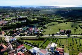 Kuća Prodajemo prekrasnu  duplex kuću sa bazenom i sa pogledom na more i Brijune, u Galižani, Vodnjan, Casa