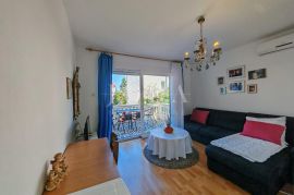 Apartmanska kuća 60m od mora, Crikvenica, Дом