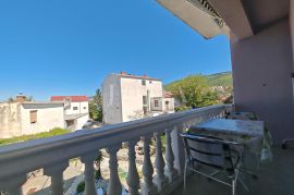 Apartmanska kuća 60m od mora, Crikvenica, Дом