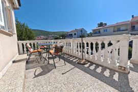 Apartmanska kuća 60m od mora, Crikvenica, Дом