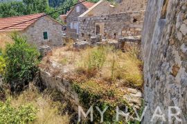 Kamena kuća sa povezanim ruševinama, Jelsa, Kuća