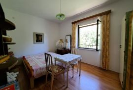 OPATIJA, VEPRINAC, PRILIKA - obiteljska kuća 240 m2 okružena zelenilom, Opatija - Okolica, Casa