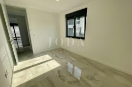 Moderan apartman s okućnicom, novogradnja, Krk, Appartamento