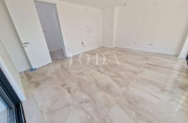 Moderan apartman s okućnicom, novogradnja, Krk, Appartamento