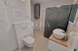 Moderan apartman s okućnicom, novogradnja, Krk, Appartamento