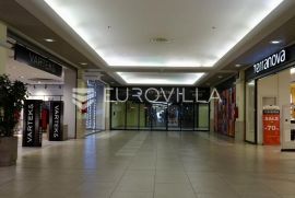 Rijeka, TOWER Centar, uređena trgovina površine 66m2 za dugoročni zakup, Rijeka, Propiedad comercial