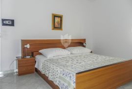 Rovinj, etaža kuće sa dva stana na traženoj lokaciji, Rovinj, Appartment