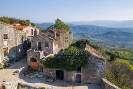 Središnja Istra, tri kuće u nizu za adaptaciju, Pićan, بيت