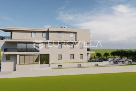 Istra, Umag, Trosoban stan na prvom katu  NKP 79,50 m2, 400 m od mora, Umag, Appartement