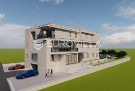 Istra, Umag, Trosoban stan na prvom katu  NKP 79,50 m2, 400 m od mora, Umag, Appartement