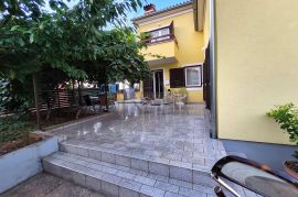 POREČ - APARTMANSKA KUĆA, 400m od PLAŽE I CENTRA, Poreč, Ev