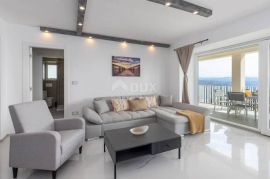 OPATIJA, BREGI - stan u prizemlju 153m2, DB+3S s panoramskim pogledom na more i bazenom, Matulji, Kвартира