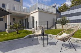 OPATIJA, BREGI - stan u prizemlju 153m2, DB+3S s panoramskim pogledom na more i bazenom, Matulji, Kвартира