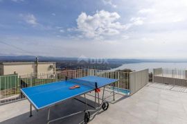 OPATIJA, BREGI - stan u prizemlju 153m2, DB+3S s panoramskim pogledom na more i bazenom, Matulji, Kвартира