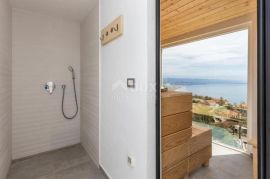 OPATIJA, BREGI - stan u prizemlju 153m2, DB+3S s panoramskim pogledom na more i bazenom, Matulji, Kвартира