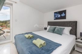 OPATIJA, BREGI - stan 85m2, DB+3S, 2.KAT s panoramskim pogledom na more i bazenom, Matulji, Daire