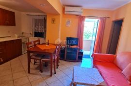 VELI LOŠINJ - apartmanska kuća sa lijepom okućnicom, Mali Lošinj, بيت