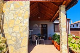 VELI LOŠINJ - apartmanska kuća sa lijepom okućnicom, Mali Lošinj, بيت