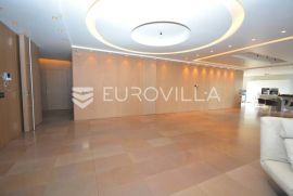 Zagreb, luksuzan, moderan, trosoban penthouse NKP 340 m2 + 3 GPM, Zagreb, Διαμέρισμα