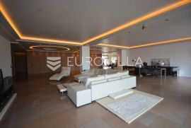 Zagreb, luksuzan, moderan, trosoban penthouse NKP 340 m2 + 3 GPM, Zagreb, Διαμέρισμα