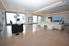 Zagreb, luksuzan, moderan, trosoban penthouse NKP 340 m2 + 3 GPM, Zagreb, Appartamento