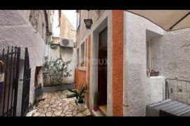 ISTRA, ROVINJ - Poslovni prostor i apartmn u Careri, Rovinj, Εμπορικά ακίνητα