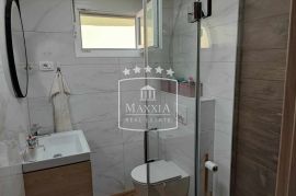 Seline - vrhunski uređen 3.5 soban ap. vrt terasa! 189000€, Starigrad, Appartamento