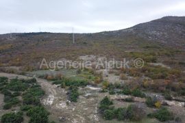 Klis Konjsko građevinsko zemljište 82650 m2 - povoljno, Klis, Tierra