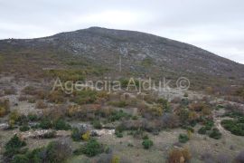 Klis Konjsko građevinsko zemljište 82650 m2 - povoljno, Klis, Tierra